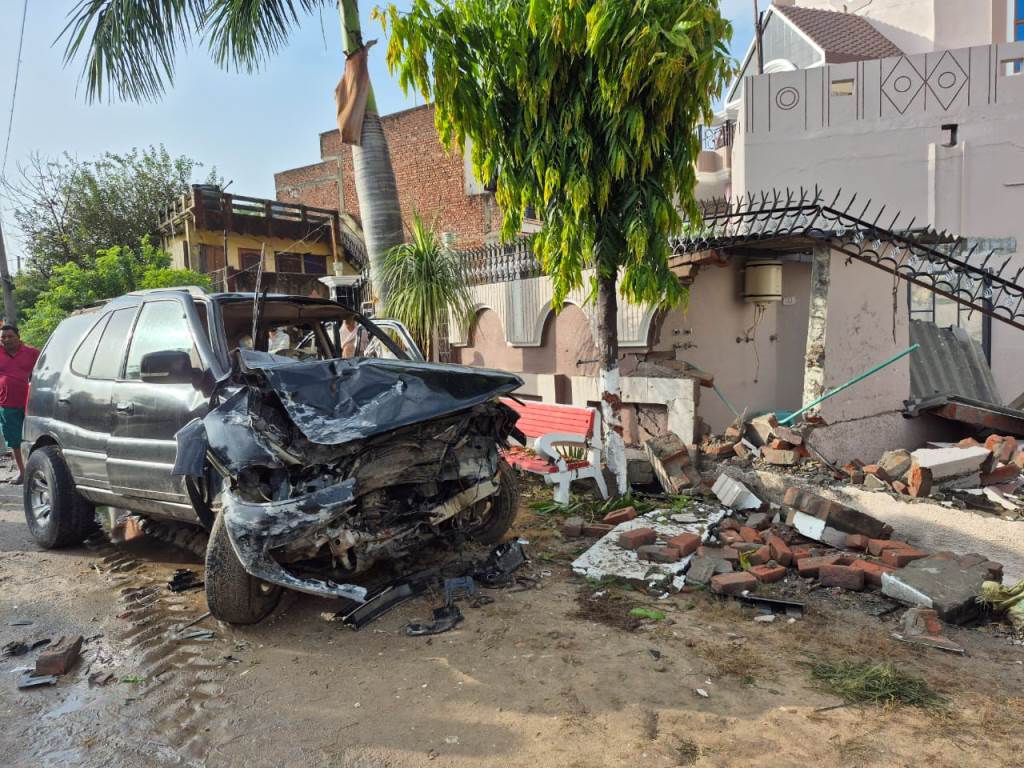 Fatal Road Accident Near Village Gogom on GarhshankarNurpur Bedi Main Road Claims One Womans Life Four Others Including Another Woman Seriously Injured